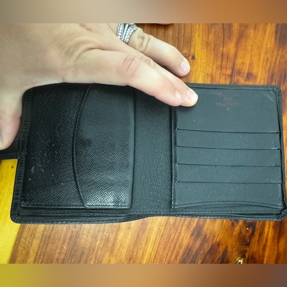 LV wallet with snap and coin pouch. - Picture 2 of 7